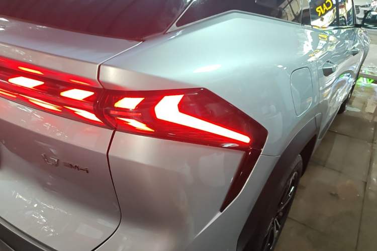 Used Geely Galaxy L7 2025 EM-i 115km Exploration Edition Right Rear Taillight