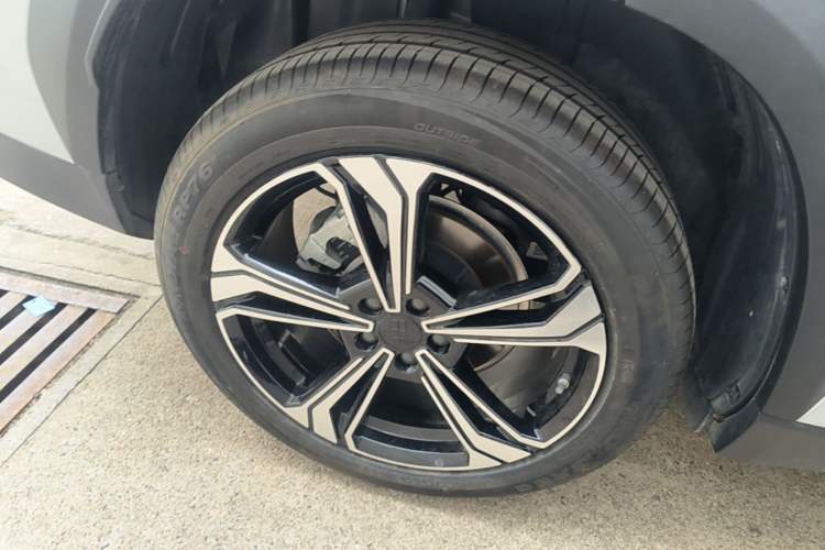 Used Geely Galaxy L7 2025 EM-i 115km Exploration+ Edition Right Rear Wheel Hub