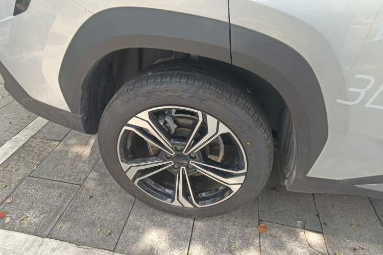 Used Geely Galaxy L7 2025 EM-i 115km Exploration+ Edition Right Rear Wheel Hub