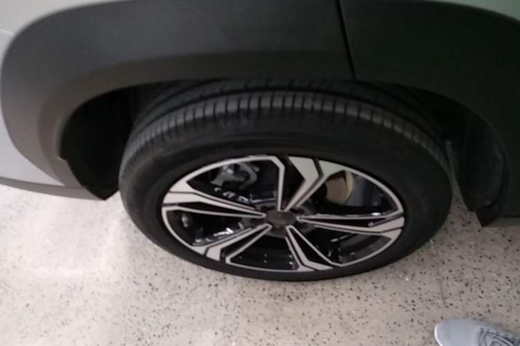 Used Geely Galaxy L7 2025 EM-i 115km Exploration Edition Right Rear Wheel Hub