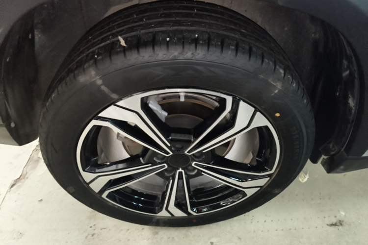 Used Geely Galaxy L7 2025 EM-i 115km Exploration+ Edition Right Rear Wheel Hub