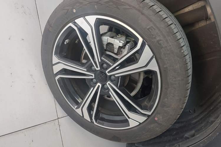 Used Geely Galaxy L7 2025 EM-i 115km Exploration+ Edition Right Rear Wheel Hub