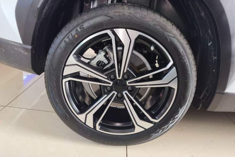 Used Geely Galaxy L7 2025 EM-i 115km Exploration+ Edition Right Rear Wheel Hub