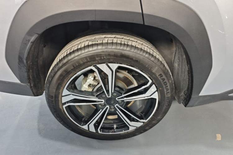 Used Geely Galaxy L7 2025 EM-i 115km Exploration+ Edition Right Rear Wheel Hub