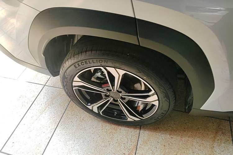 Used Geely Galaxy L7 2025 EM-i 115km Exploration+ Edition Right Rear Wheel Hub