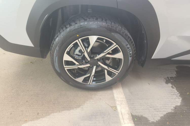 Used Geely Galaxy L7 2025 EM-i 115km Long-Range Version Right Rear Wheel Hub