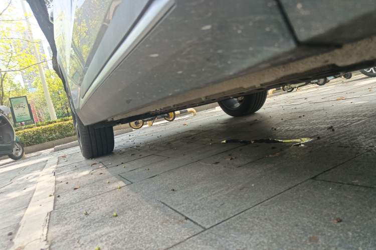 Used Geely Galaxy L7 2025 EM-i 115km Exploration+ Edition Right Side Sill