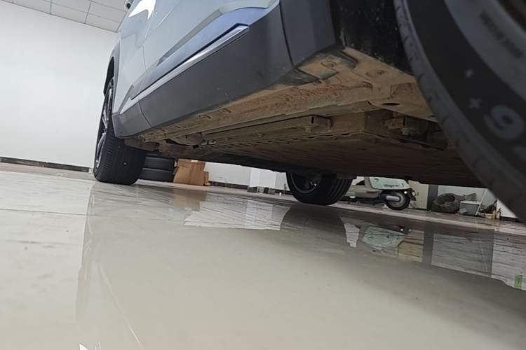 Used Geely Galaxy L7 2025 EM-i 115km Exploration+ Edition Right Side Sill