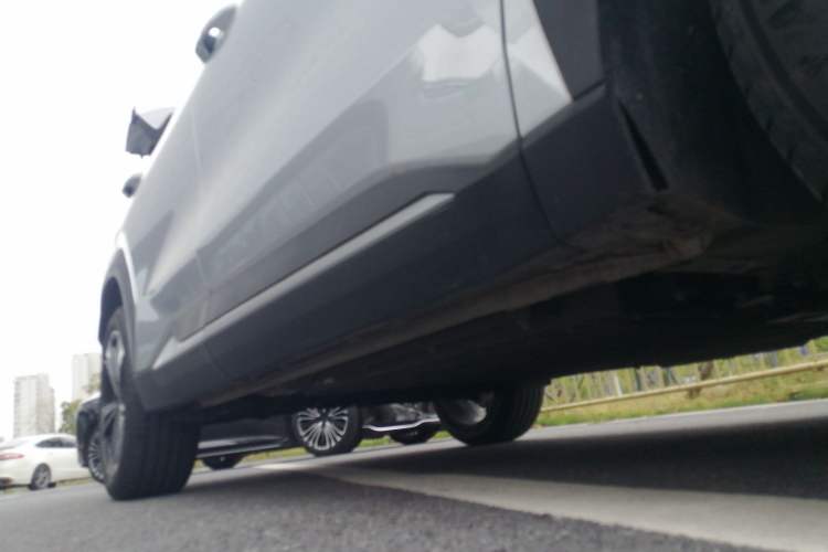 Used Geely Galaxy L7 2025 EM-i 115km Exploration+ Edition Right Side Sill