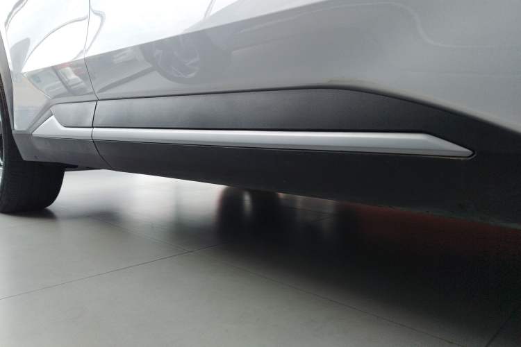 Used Geely Galaxy L7 2025 EM-i 115km Exploration+ Edition Right Side Sill