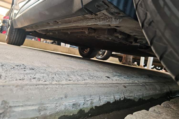 Used Geely Galaxy L7 2025 EM-i 115km Long-Range Version Right Side Sill