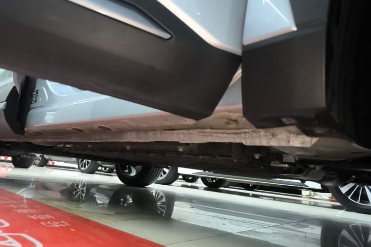 Used Geely Galaxy L7 2025 EM-i 115km Exploration+ Edition Right Side Sill