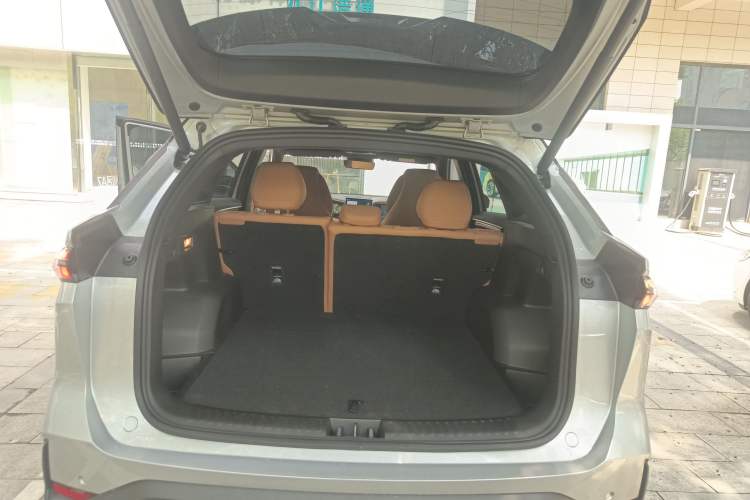 Used Geely Galaxy L7 2025 EM-i 115km Exploration+ Edition Trunk