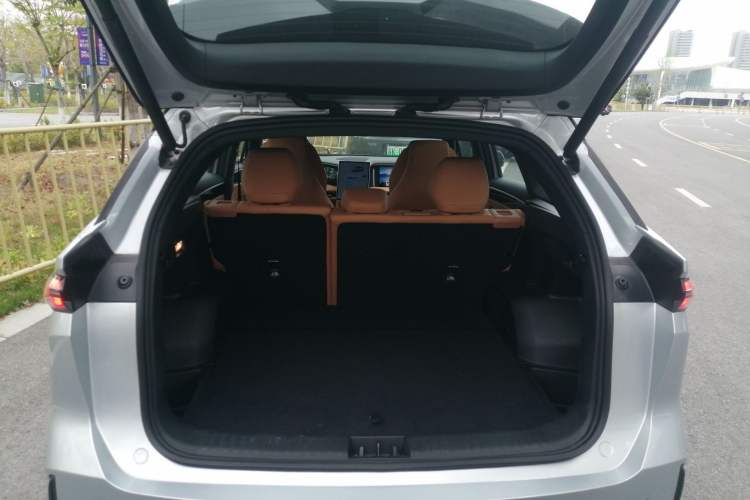 Used Geely Galaxy L7 2025 EM-i 115km Exploration+ Edition Trunk