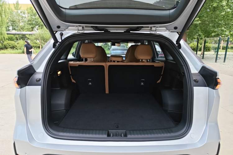 Used Geely Galaxy L7 2025 EM-i 115km Exploration+ Edition Trunk