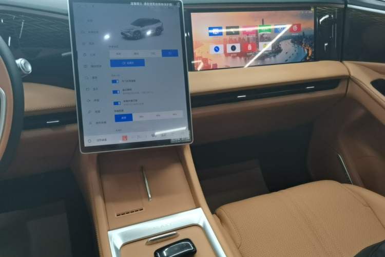 Used Geely Galaxy L7 2025 EM-i 115km Exploration+ Edition Audio And AC Panel