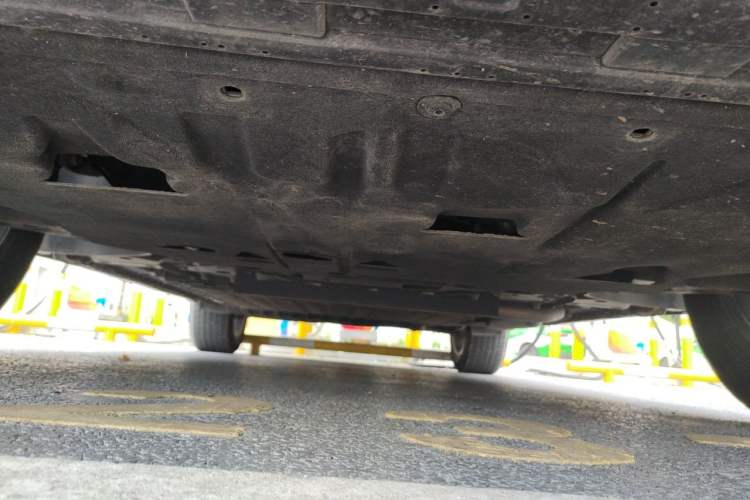 Used Geely Galaxy L7 2025 EM-i 115km Long-Range Version Chassis Front