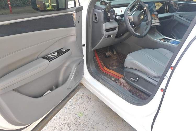 Used Geely Galaxy L7 2025 EM-i 115km Long-Range Version Driver Seat