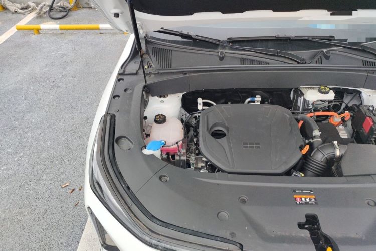 Used Geely Galaxy L7 2025 EM-i 115km Long-Range Version Engine Bay Right