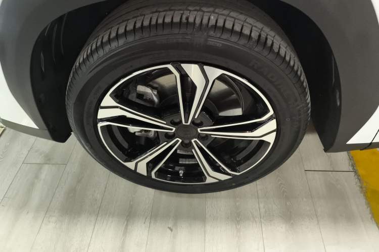 Used Geely Galaxy L7 2025 EM-i 115km Exploration+ Edition Exterior 4