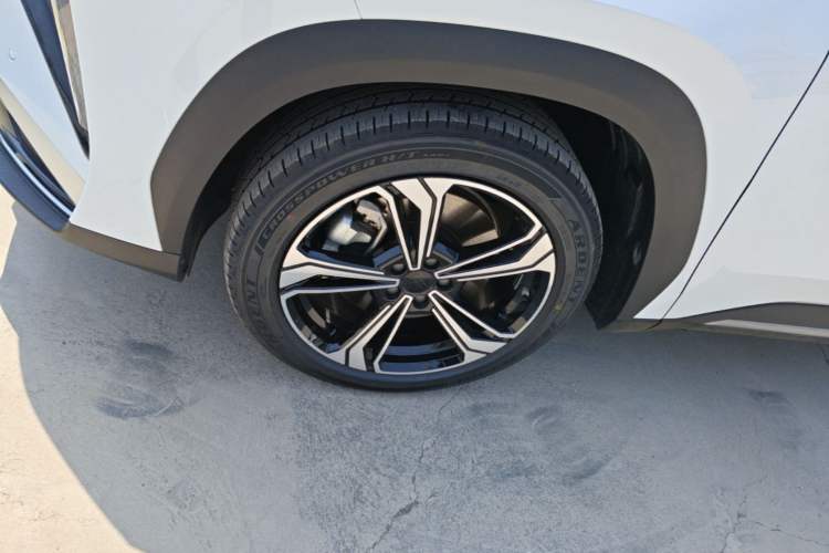 Used Geely Galaxy L7 2025 EM-i 115km Exploration+ Edition Exterior 4