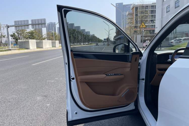 Used Geely Galaxy L7 2025 EM-i 115km Exploration+ Edition Exterior 8