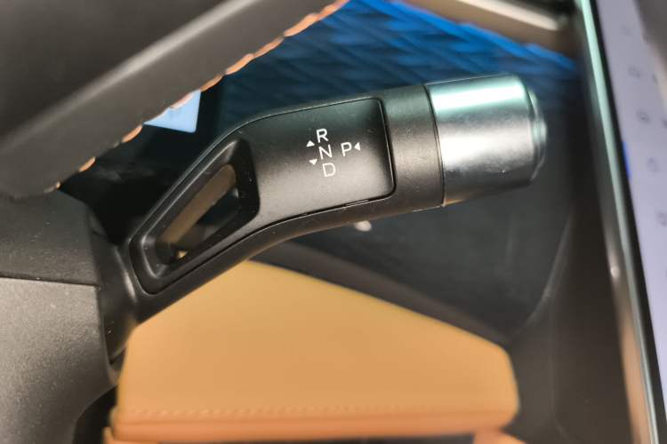 Used Geely Galaxy L7 2025 EM-i 115km Exploration+ Edition Gear Lever