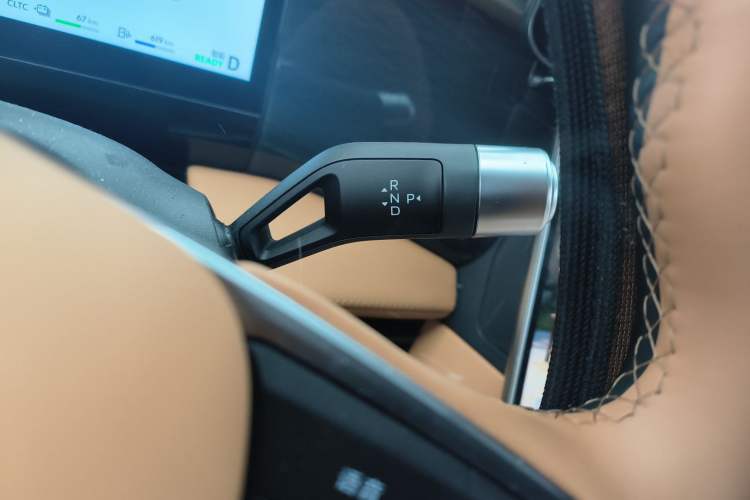 Used Geely Galaxy L7 2025 EM-i 115km Exploration+ Edition Gear Lever