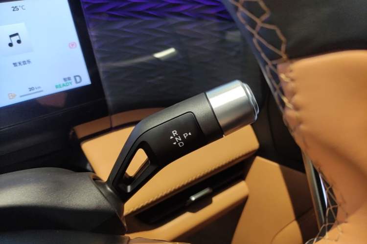 Used Geely Galaxy L7 2025 EM-i 115km Exploration+ Edition Gear Lever