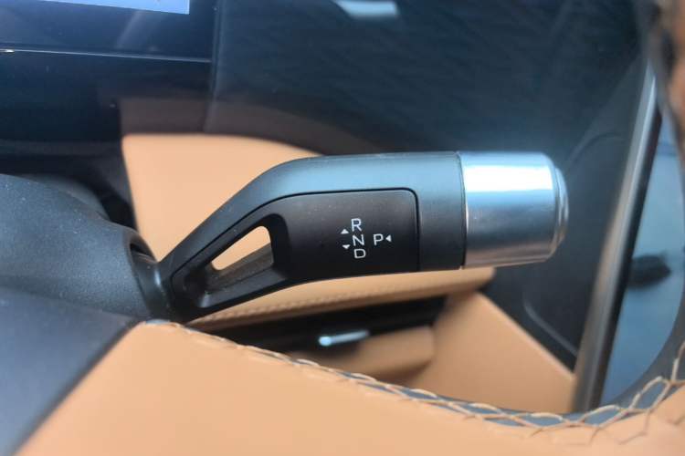 Used Geely Galaxy L7 2025 EM-i 115km Exploration+ Edition Gear Lever