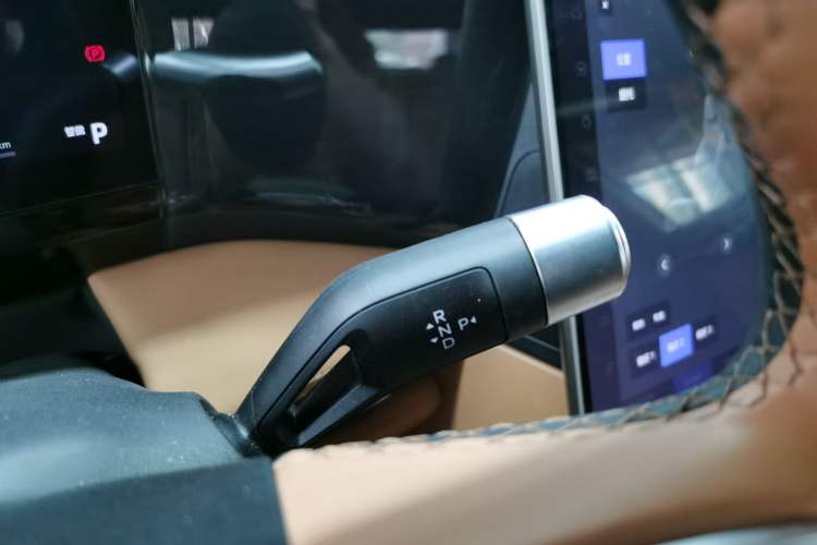 Used Geely Galaxy L7 2025 EM-i 115km Exploration+ Edition Gear Lever
