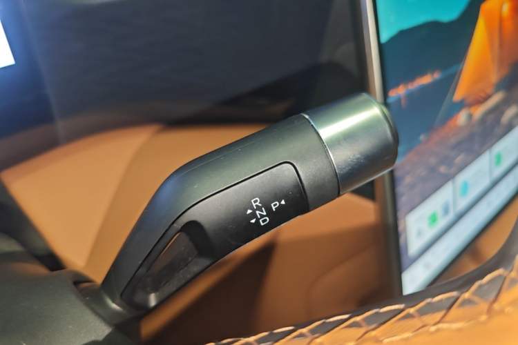 Used Geely Galaxy L7 2025 EM-i 115km Exploration+ Edition Gear Lever