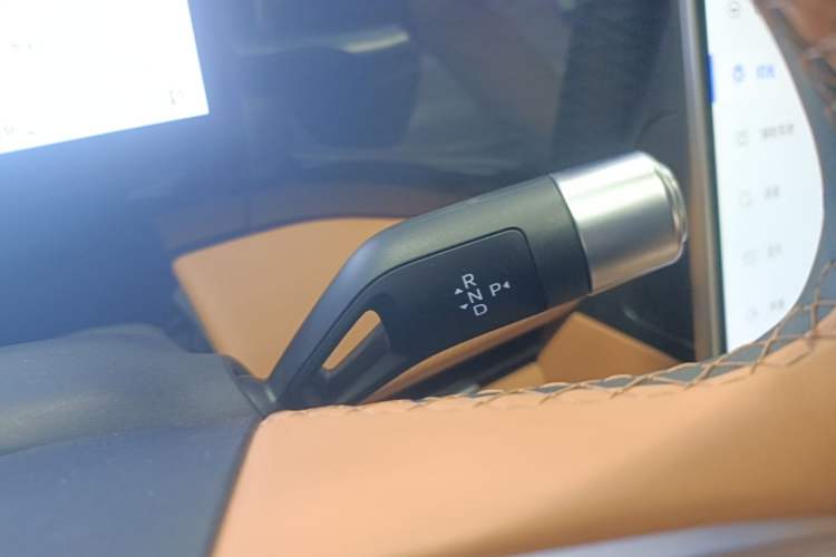 Used Geely Galaxy L7 2025 EM-i 115km Exploration+ Edition Gear Lever