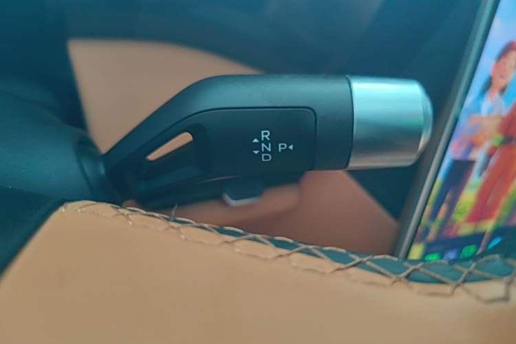 Used Geely Galaxy L7 2025 EM-i 115km Exploration+ Edition Gear Lever