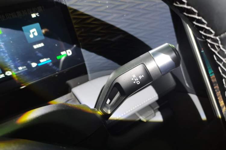 Used Geely Galaxy L7 2025 EM-i 115km Exploration+ Edition Gear Lever