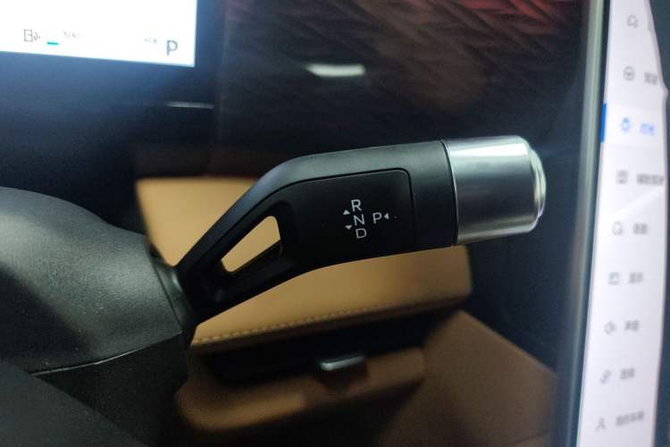 Used Geely Galaxy L7 2025 EM-i 115km Exploration+ Edition Gear Lever