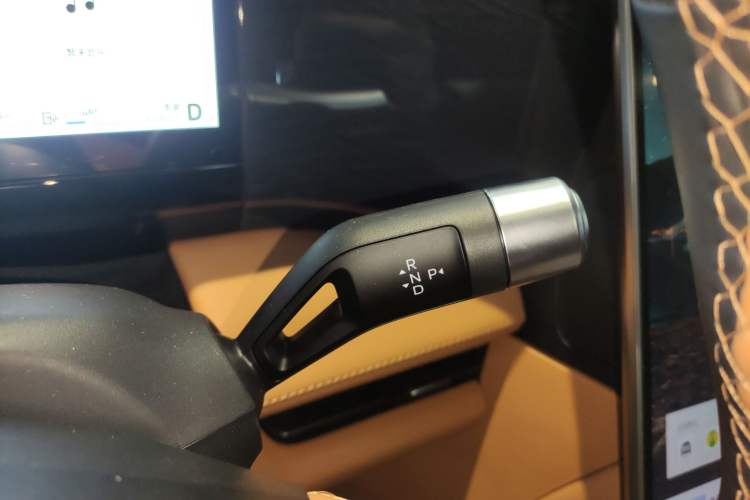 Used Geely Galaxy L7 2025 EM-i 115km Exploration+ Edition Gear Lever