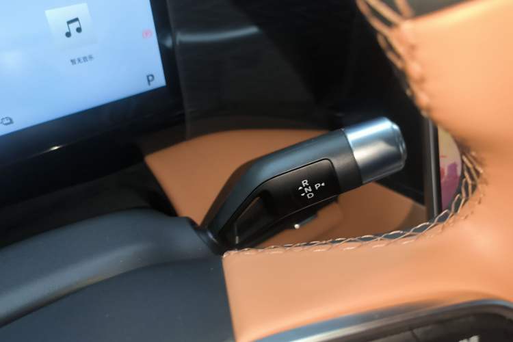 Used Geely Galaxy L7 2025 EM-i 115km Exploration+ Edition Gear Lever