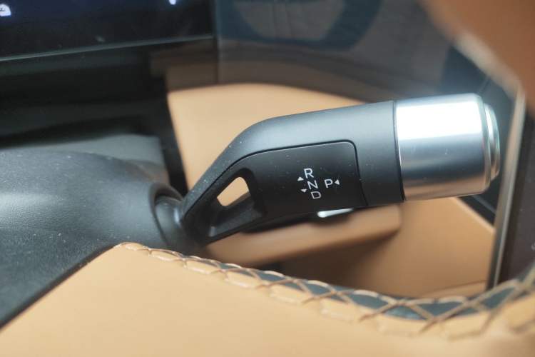 Used Geely Galaxy L7 2025 EM-i 115km Exploration+ Edition Gear Lever