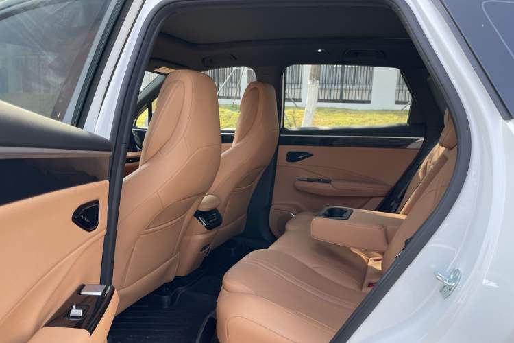 Used Geely Galaxy L7 2025 EM-i 115km Exploration+ Edition Interior 6