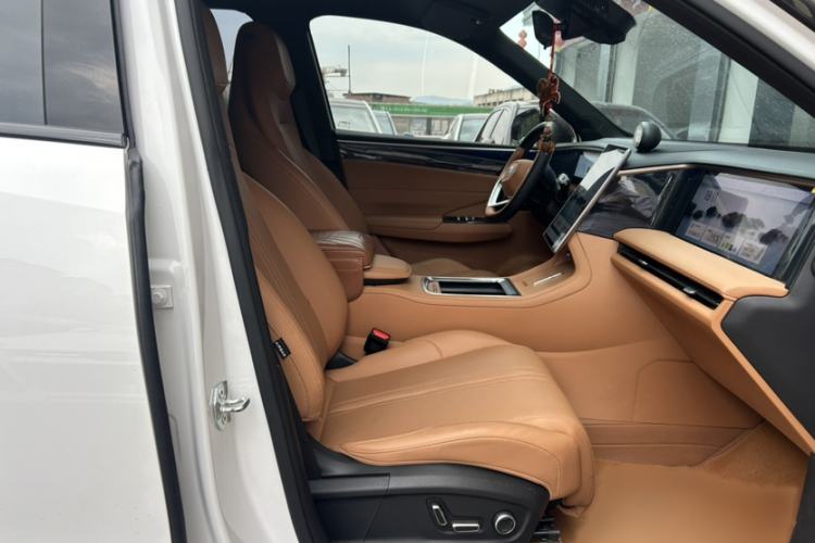 Used Geely Galaxy L7 2025 EM-i 115km Exploration+ Edition Interior 8