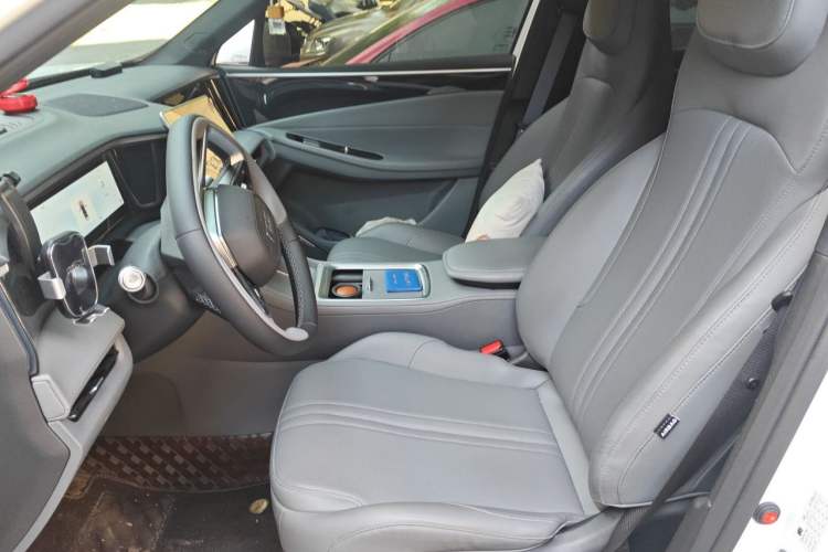 Used Geely Galaxy L7 2025 EM-i 115km Long-Range Version Left Front Seat