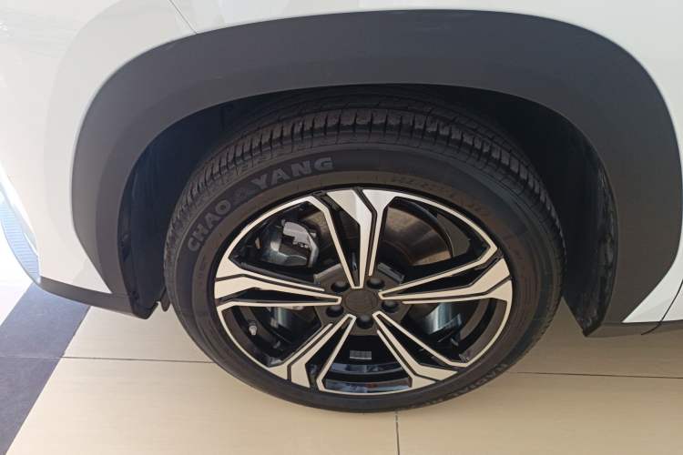 Used Geely Galaxy L7 2025 EM-i 115km Exploration+ Edition Left Front Wheel Hub