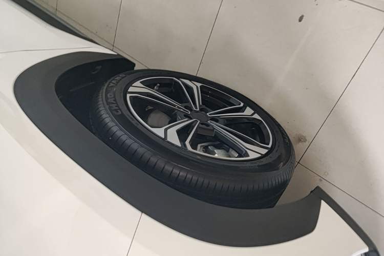 Used Geely Galaxy L7 2025 EM-i 115km Exploration Edition Left Front Wheel Hub