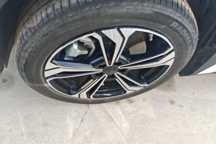 Used Geely Galaxy L7 2025 EM-i 115km Exploration+ Edition Left Front Wheel Hub