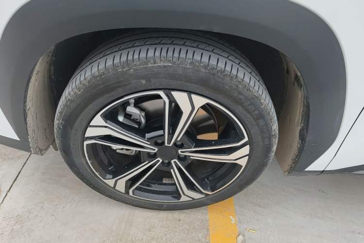 Used Geely Galaxy L7 2025 EM-i 115km Exploration+ Edition Left Front Wheel Hub