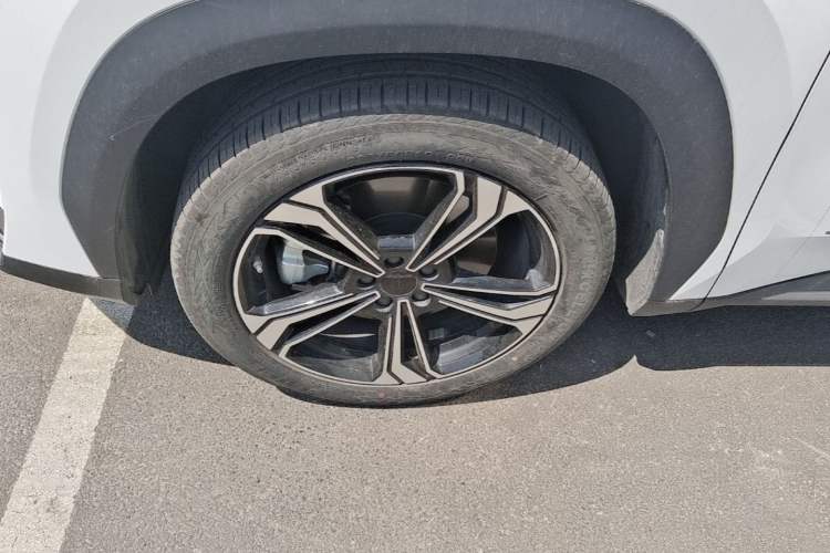 Used Geely Galaxy L7 2025 EM-i 115km Exploration+ Edition Left Front Wheel Hub