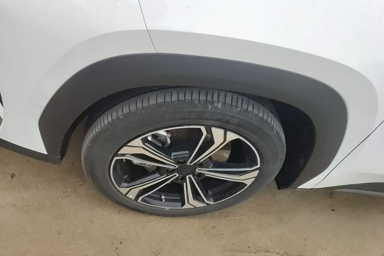 Used Geely Galaxy L7 2025 EM-i 115km Exploration+ Edition Left Front Wheel Hub
