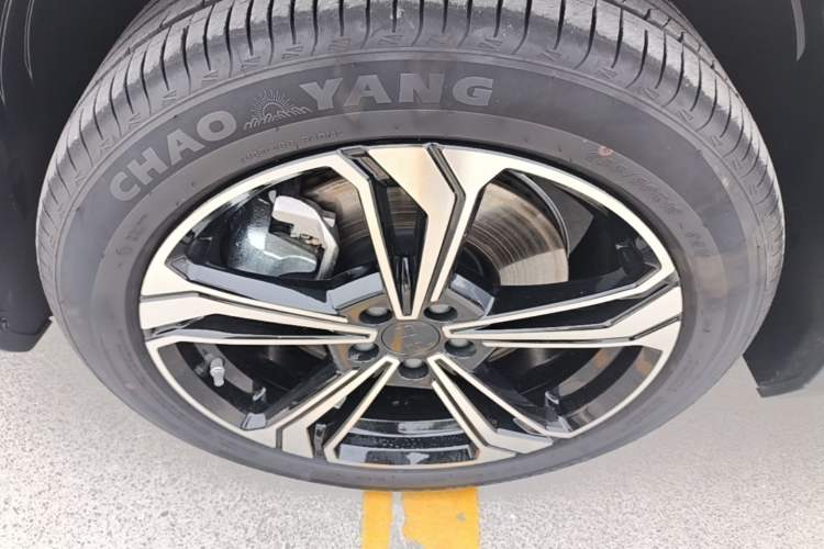 Used Geely Galaxy L7 2025 EM-i 115km Exploration+ Edition Left Front Wheel Hub
