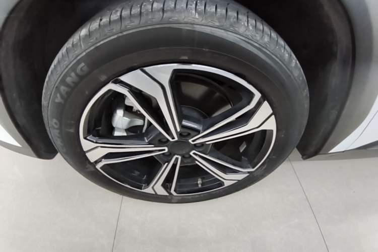 Used Geely Galaxy L7 2025 EM-i 115km Exploration+ Edition Left Front Wheel Hub